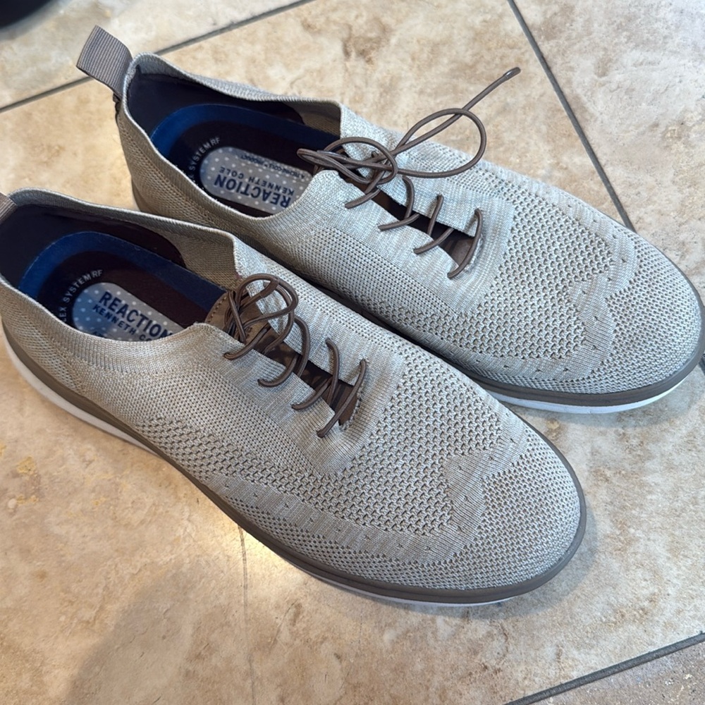Men’s size 10.5 Kenneth Cole shoes